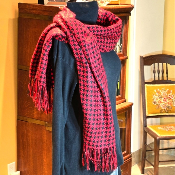 Red & black houndstooth Unisex Large Scarf | Soft & Warm, Cozy Winter Shawl | - Picture 4 of 16